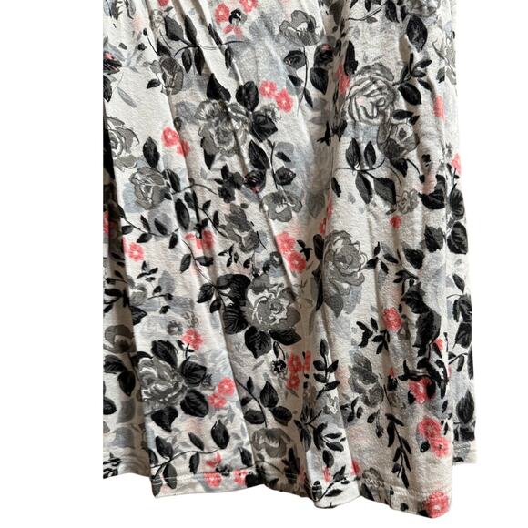Torrid Gray and Pink Floral Sleeveless Blouse - Size 1 (Large) - Picture 3 of 5